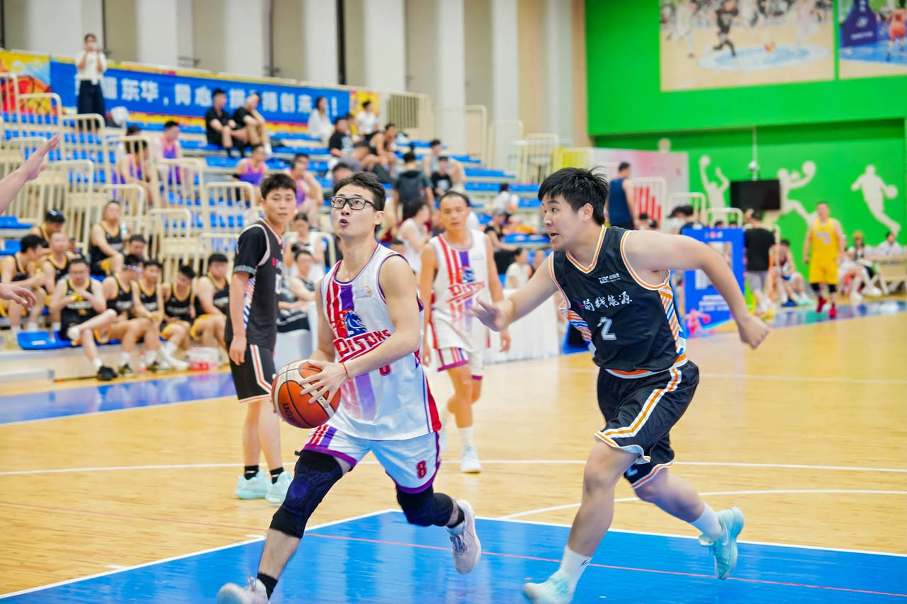 篮球战队状态火热，誓夺总冠军