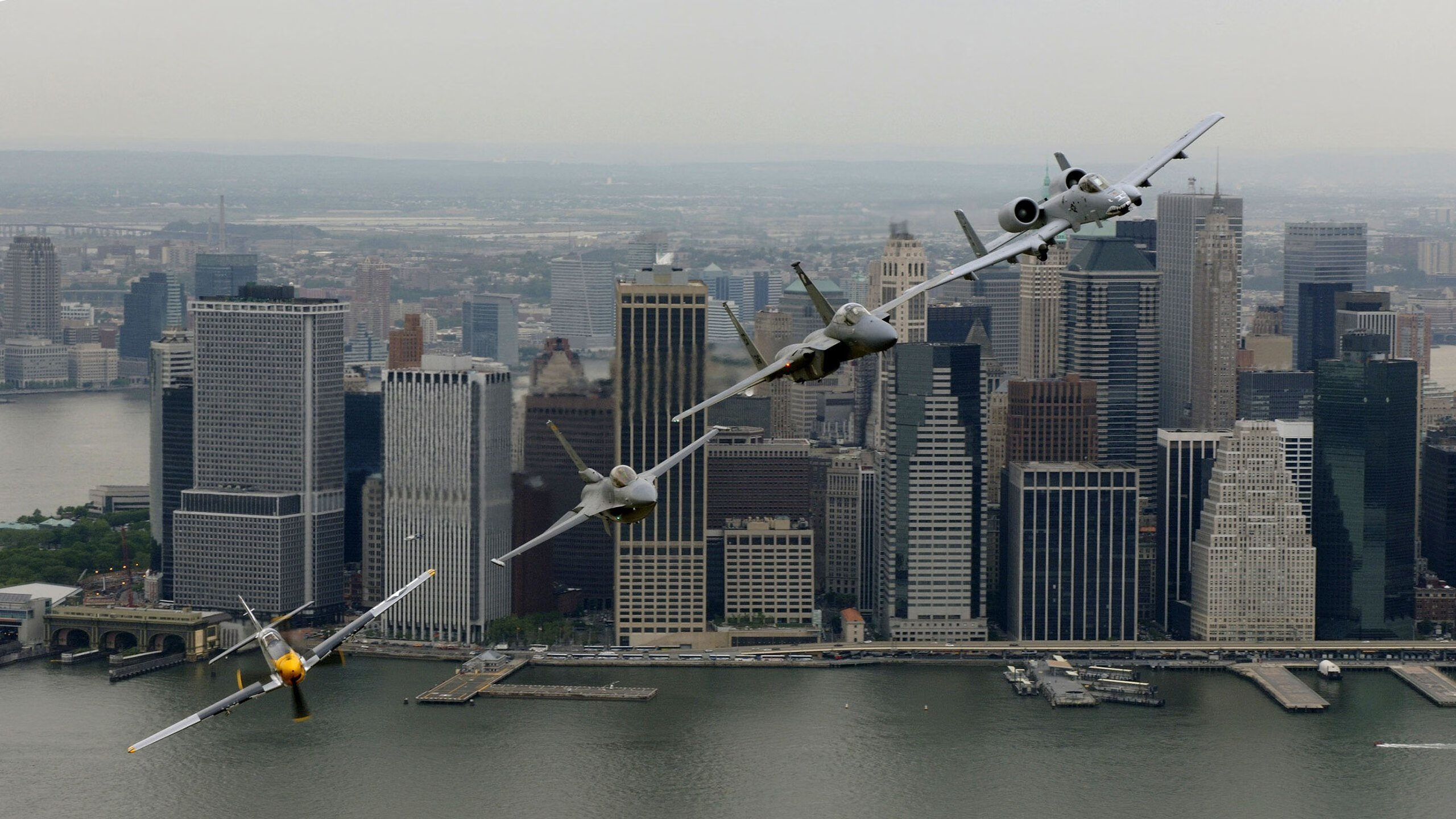 当麦肯尼在美洲杯冲刺时，德布劳内用第700次传球跨越边界