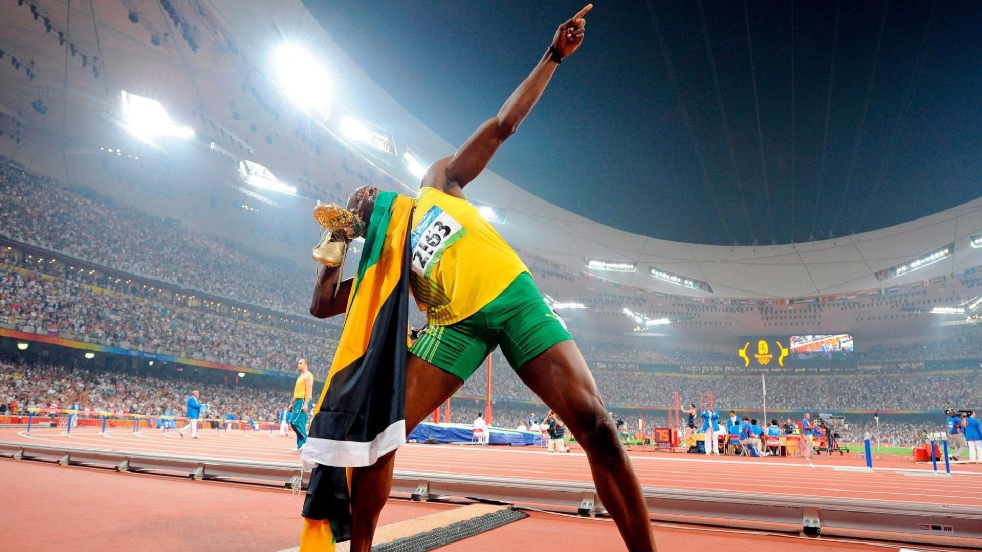 足球场上的超车大戏，弗拉霍维奇化身赛道主宰，哥伦比亚战术引擎全开碾压冰岛防线