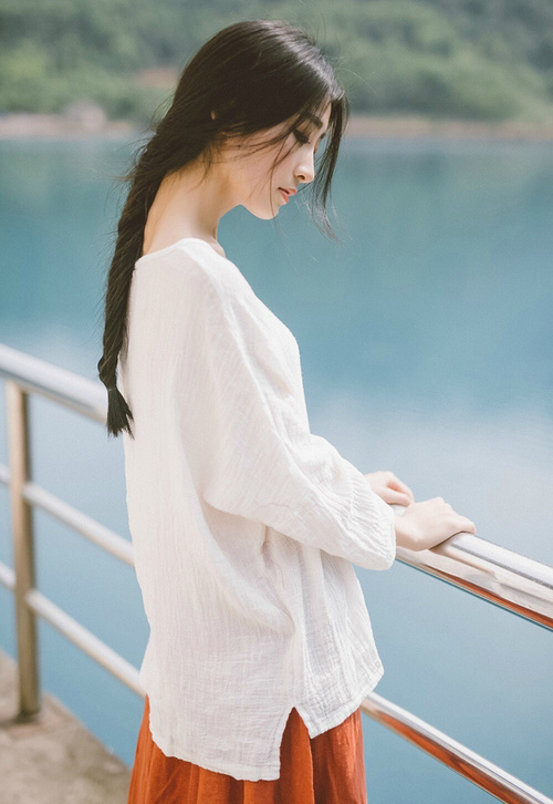 看到你的关键词组合非常有意思—这两个事件看似独立，但恰好体现了足球世界中两种截然不同的力量美学，系统的精密防守与天才的个体突破